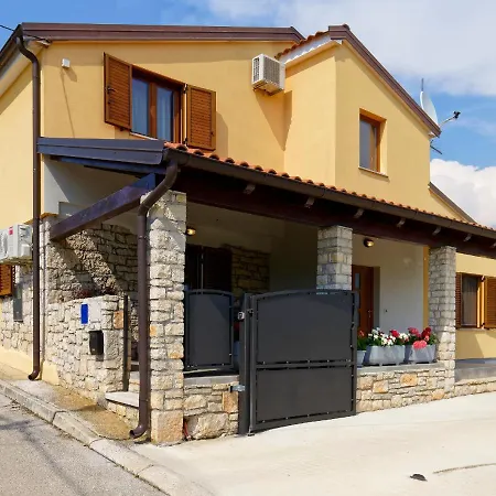 Larissa By Rent Istria