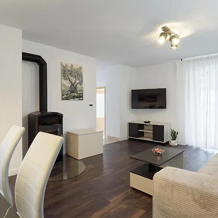 Larissa By Rent Istria *